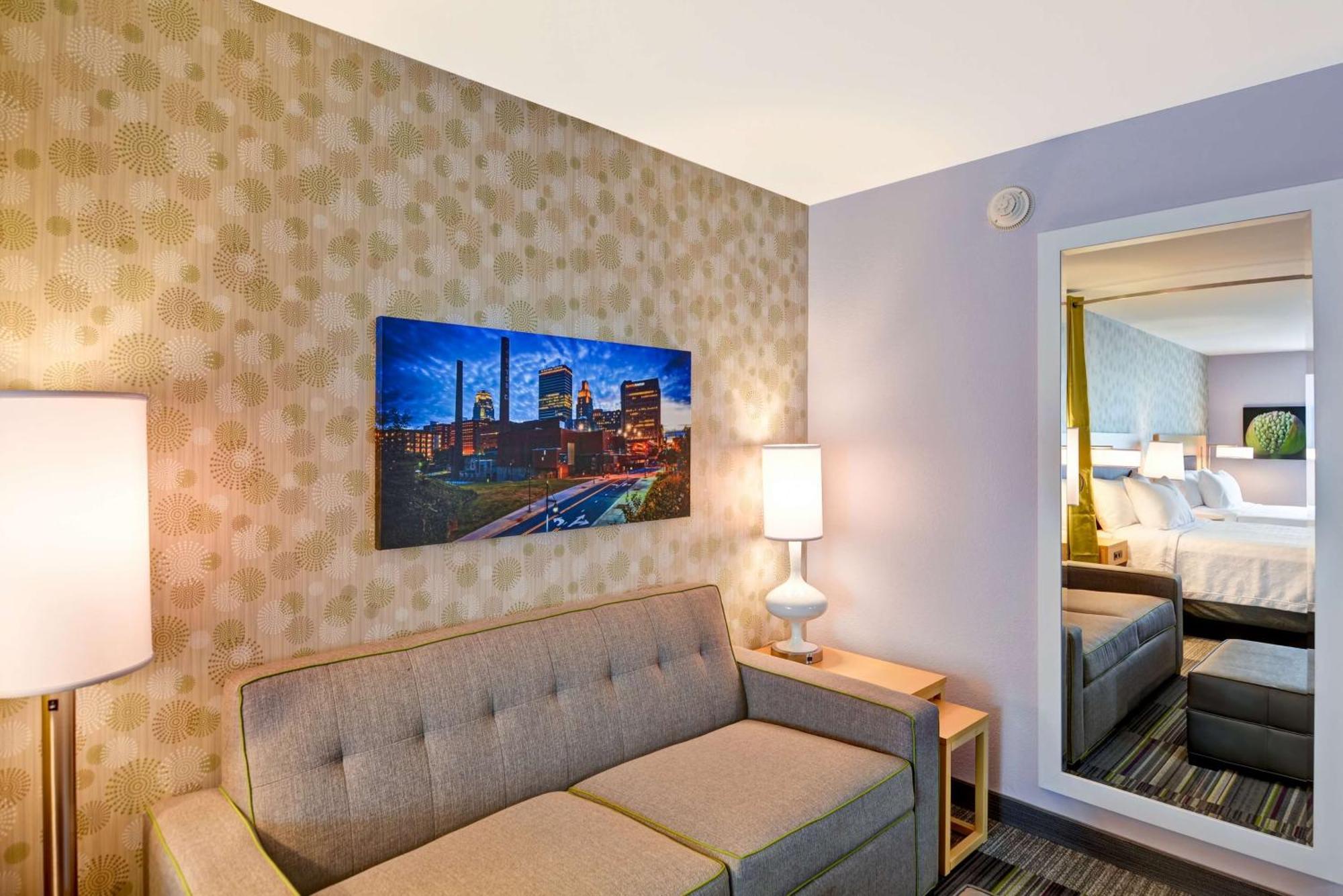 Hotel Home2 By Hilton Hanes Mall 3*