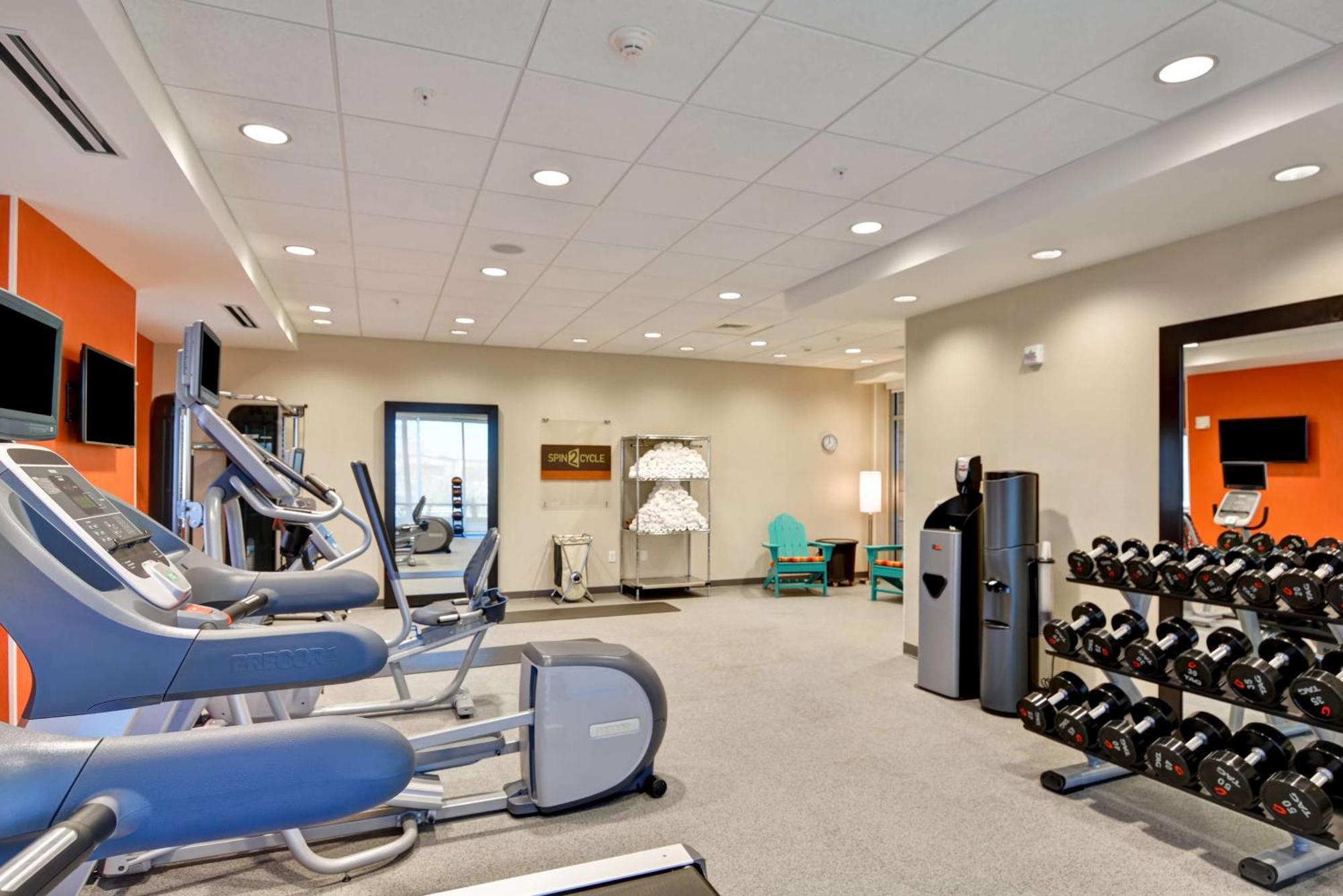 Hotel Home2 By Hilton Hanes Mall 3*