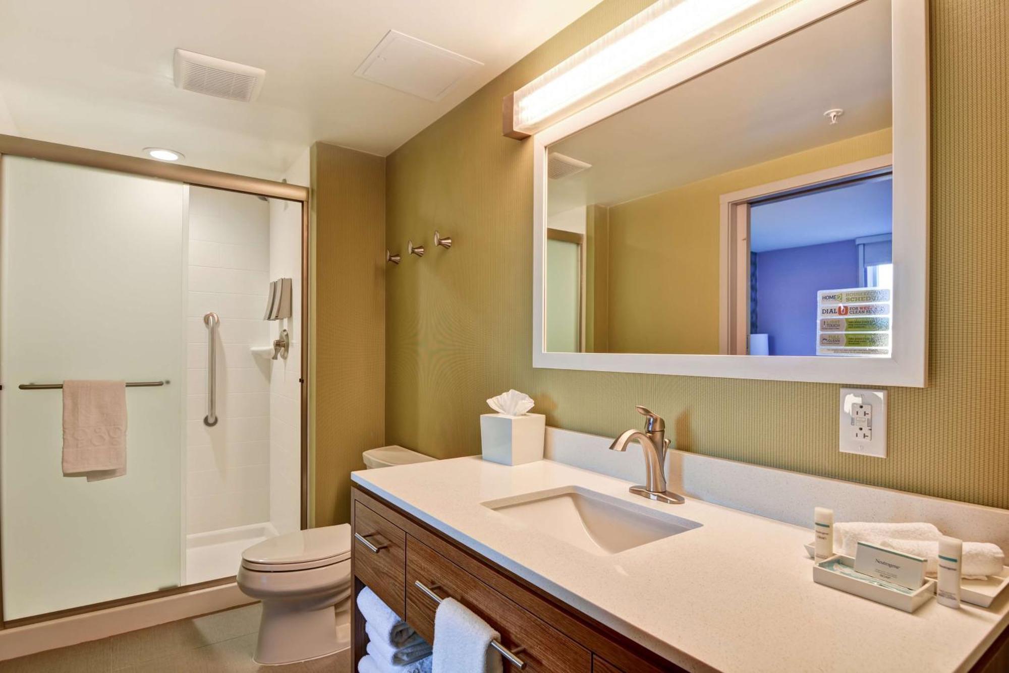 Home2 By Hilton Hanes Mall 3*