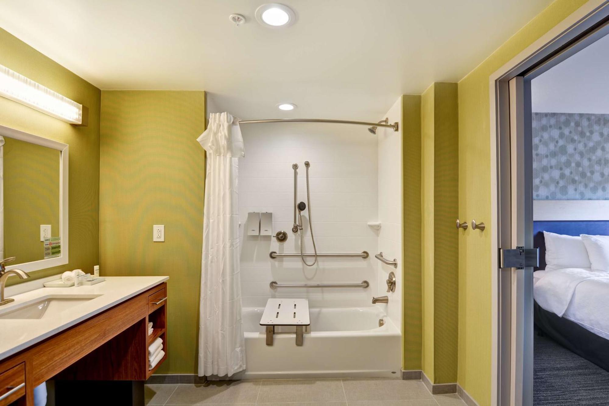 Home2 By Hilton Hanes Mall 3*